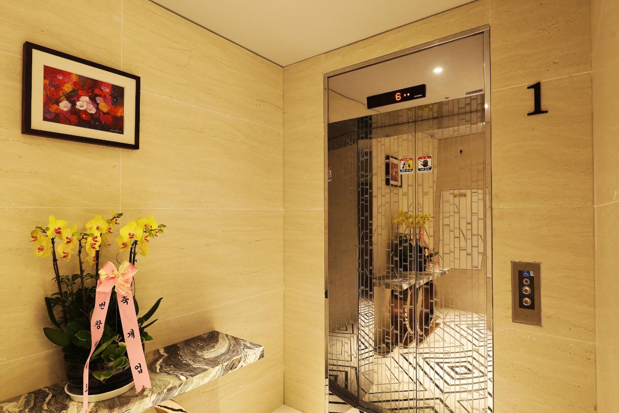 El Tower Hotel Gunsan Εξωτερικό φωτογραφία